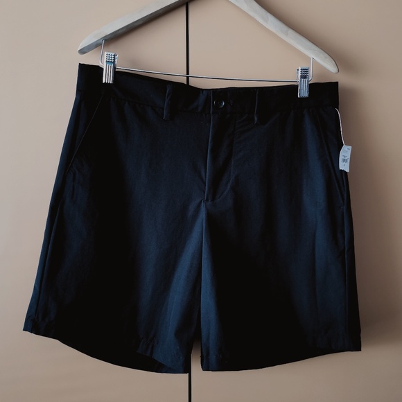 GAP Shorts with GapFlex - NWT (31) - Picture 2 of 9